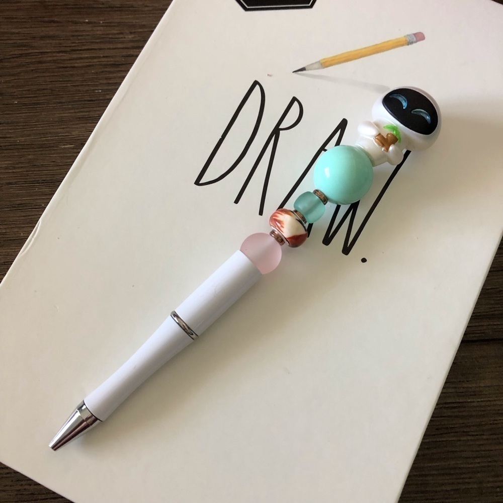 Disney Doorables: Wall-e: Eve with plant handmade beaded pen - Picture 2 of 3